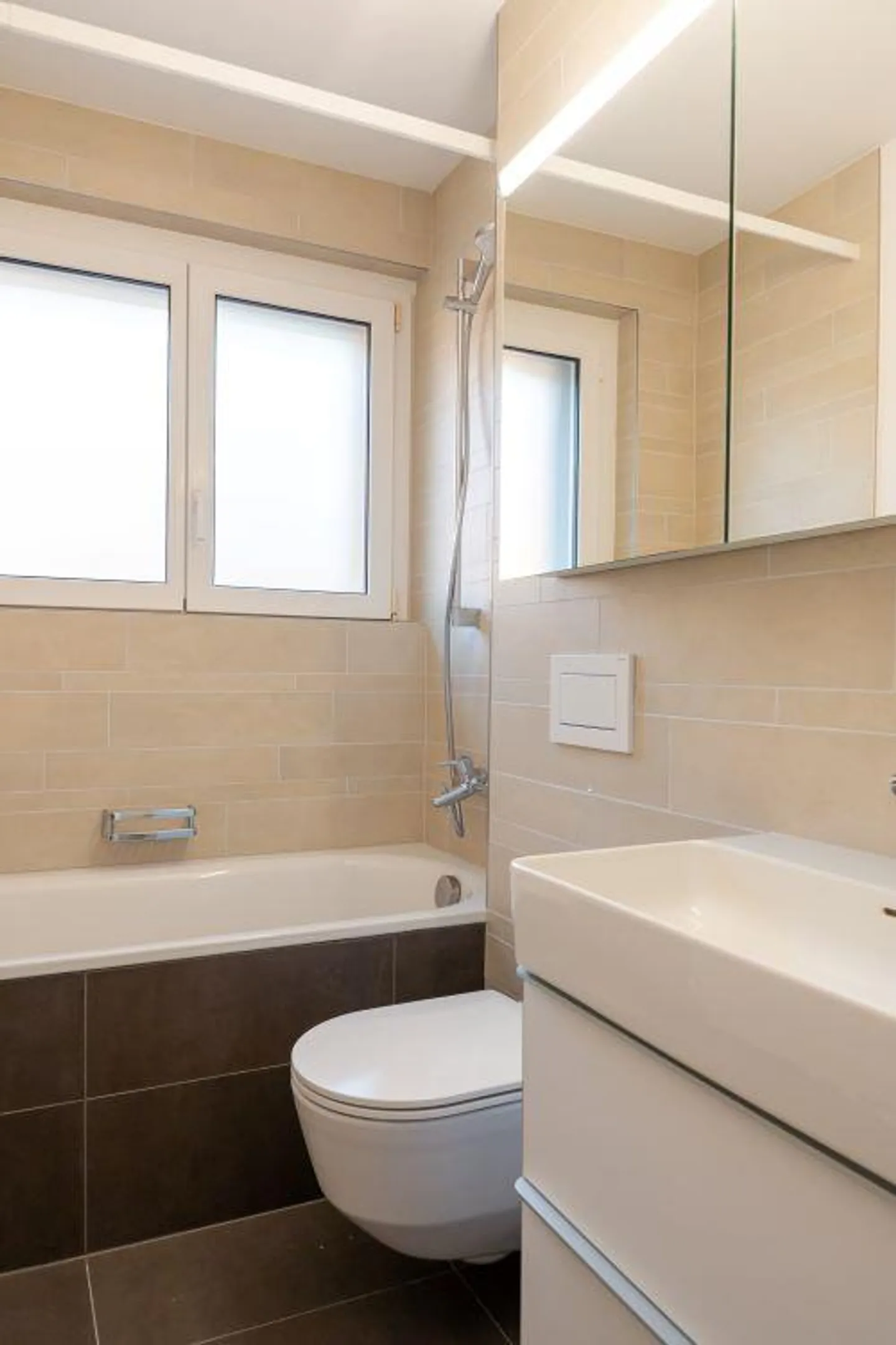 Bel appartement rénové à Bienne - Photo 3 sur 8