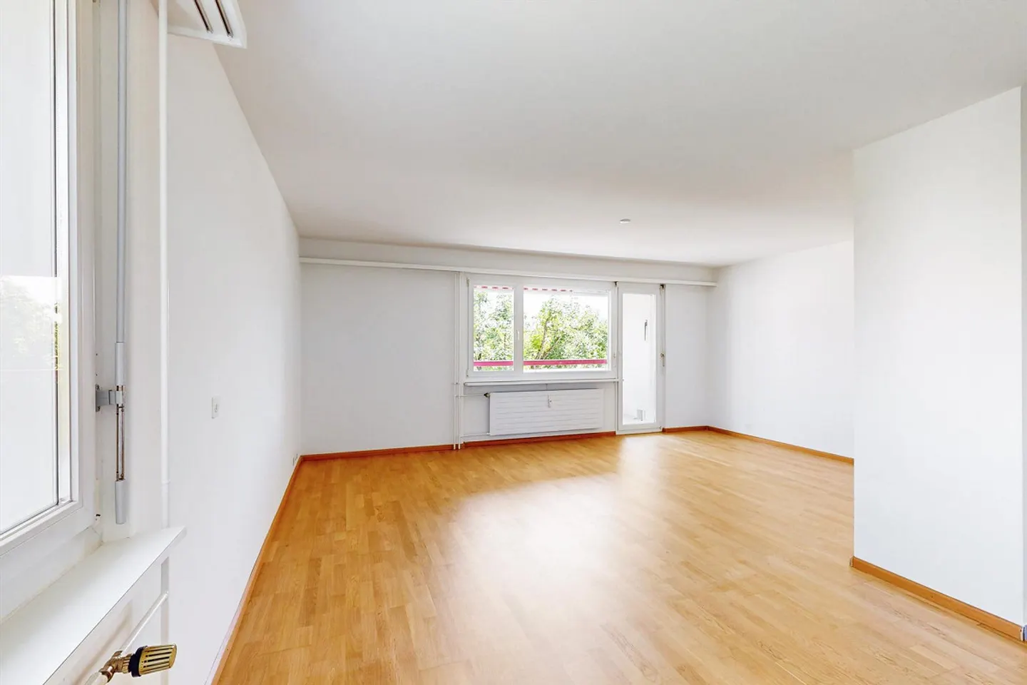 Helle Wohnung mit grossem Balkon - Foto 4 von 10