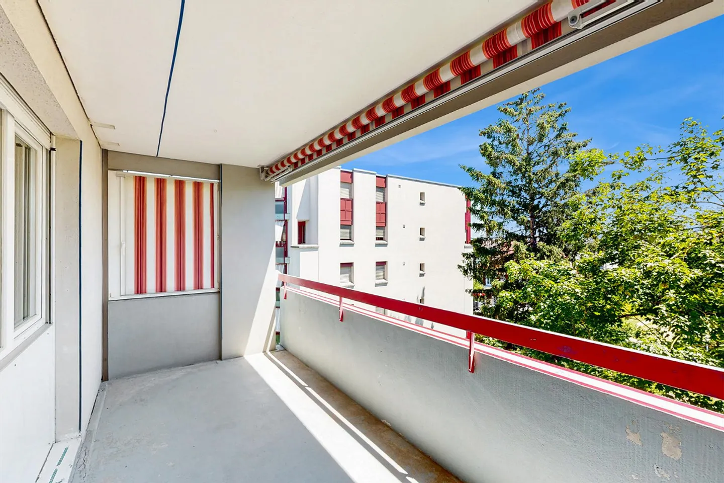 Helle Wohnung mit grossem Balkon - Foto 5 von 10