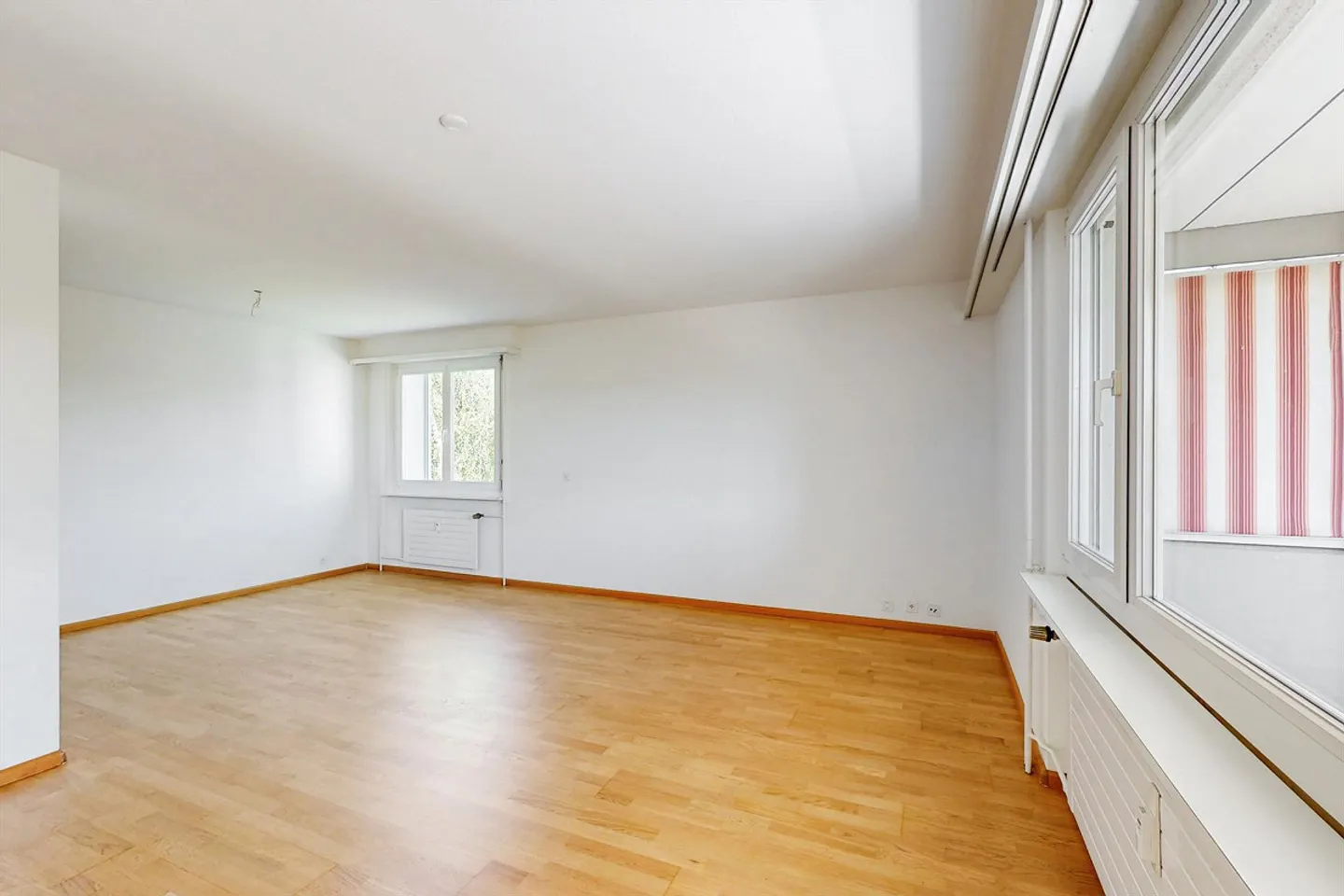Helle Wohnung mit grossem Balkon - Foto 6 von 10