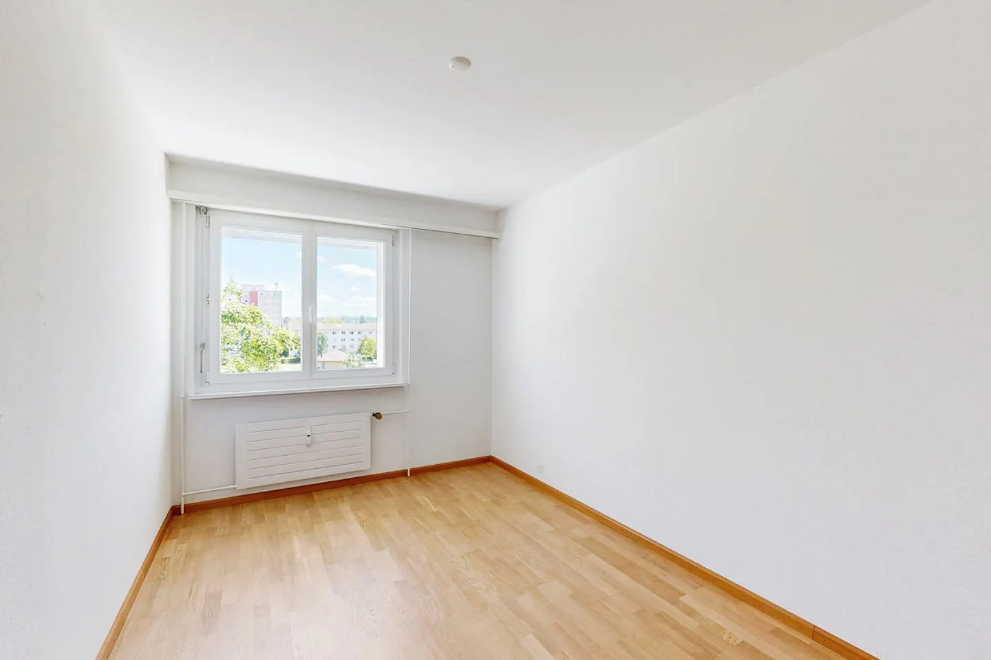 Helle Wohnung mit grossem Balkon - Foto 8 von 10