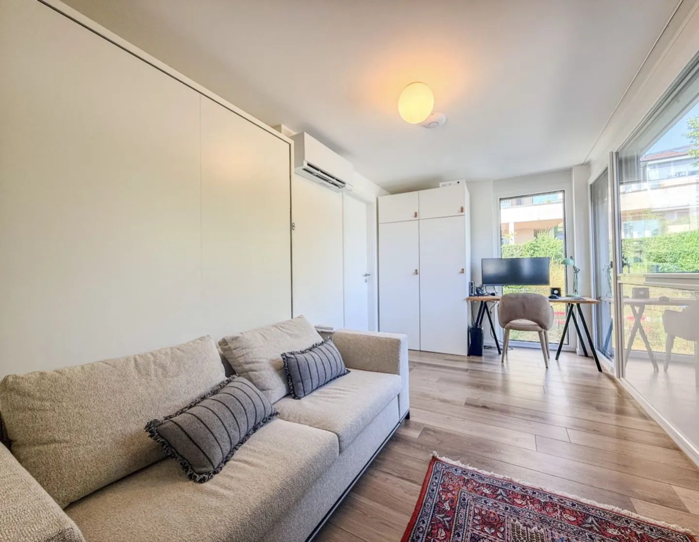 AVEC CLIMATISATION INTÉGRÉE - Grand appartement de 4,5 pièces de 130 m² PPE - Terrasse de 25 m² - Photo 6 sur 12