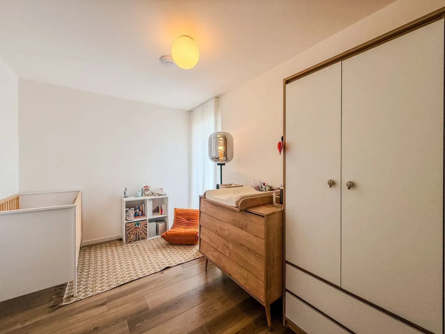 AVEC CLIMATISATION INTÉGRÉE - Grand appartement de 4,5 pièces de 130 m² PPE - Terrasse de 25 m² - Photo 8 sur 12