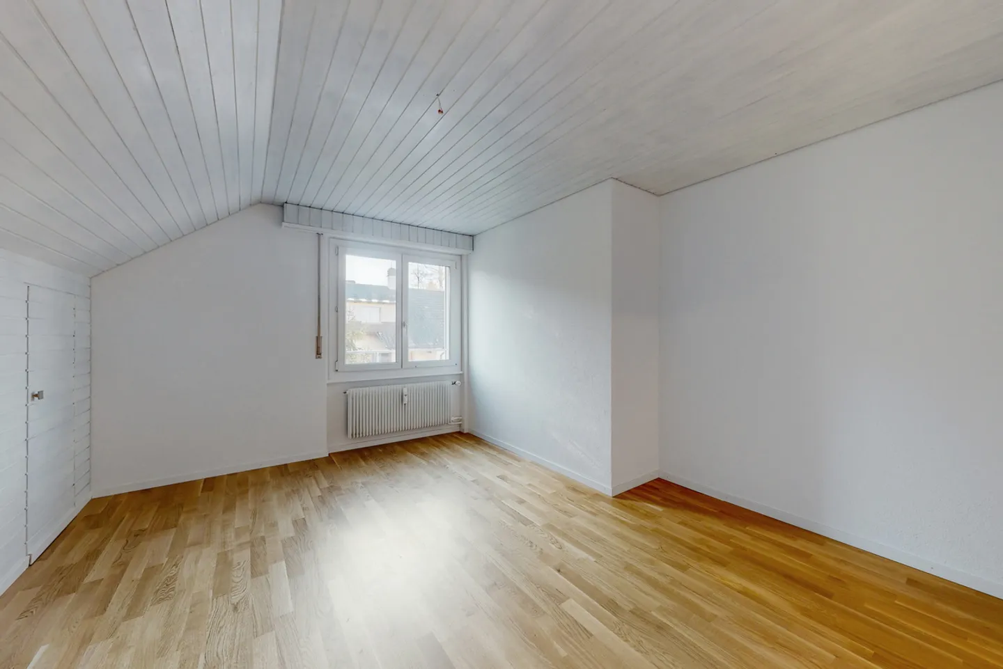 Charmante Dachwohnung mit Cheminée - Foto 5 von 9