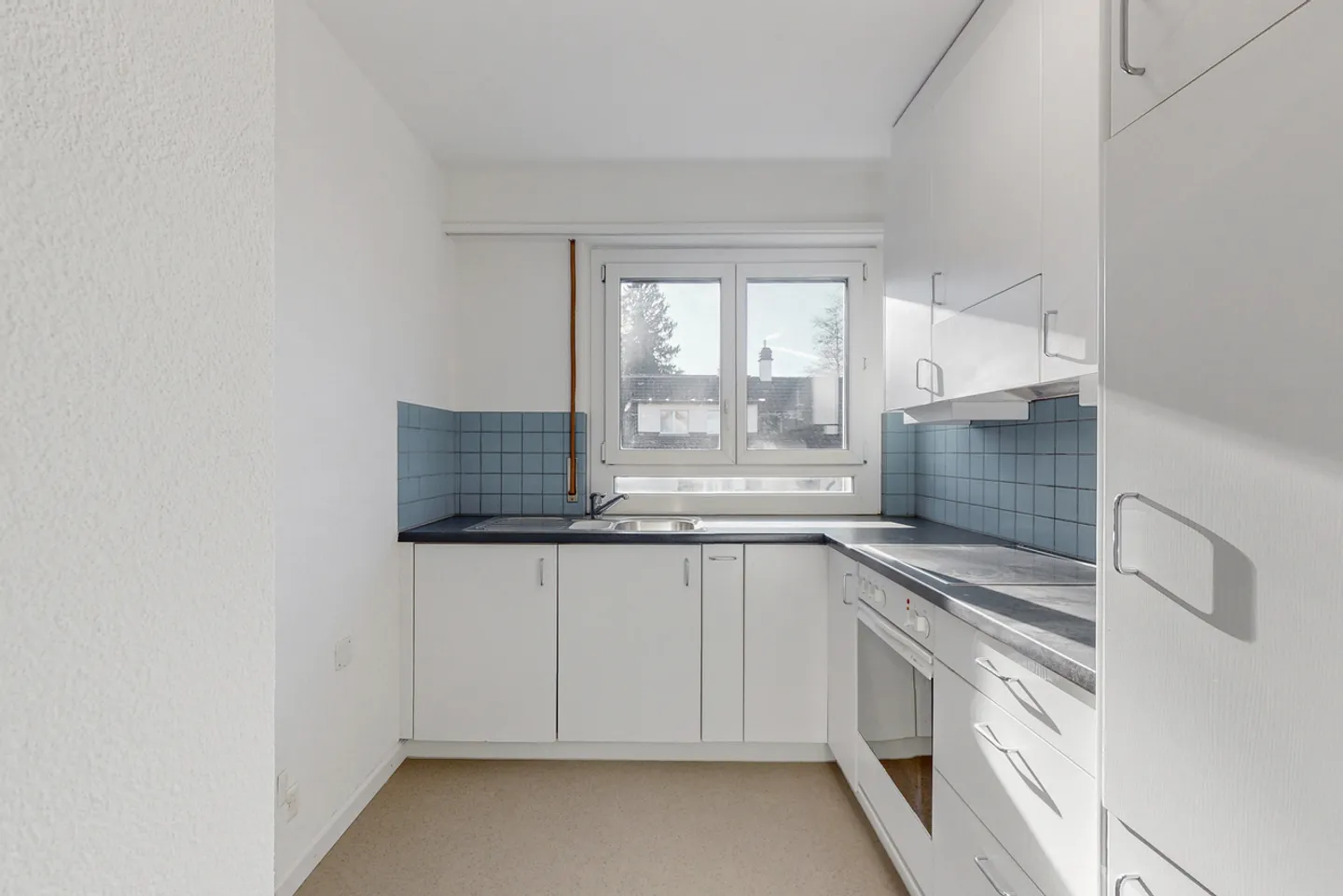 Charmante Dachwohnung mit Cheminée - Foto 7 von 9
