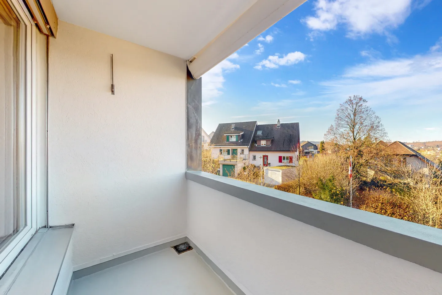 Charmante Dachwohnung mit Cheminée - Foto 9 von 9