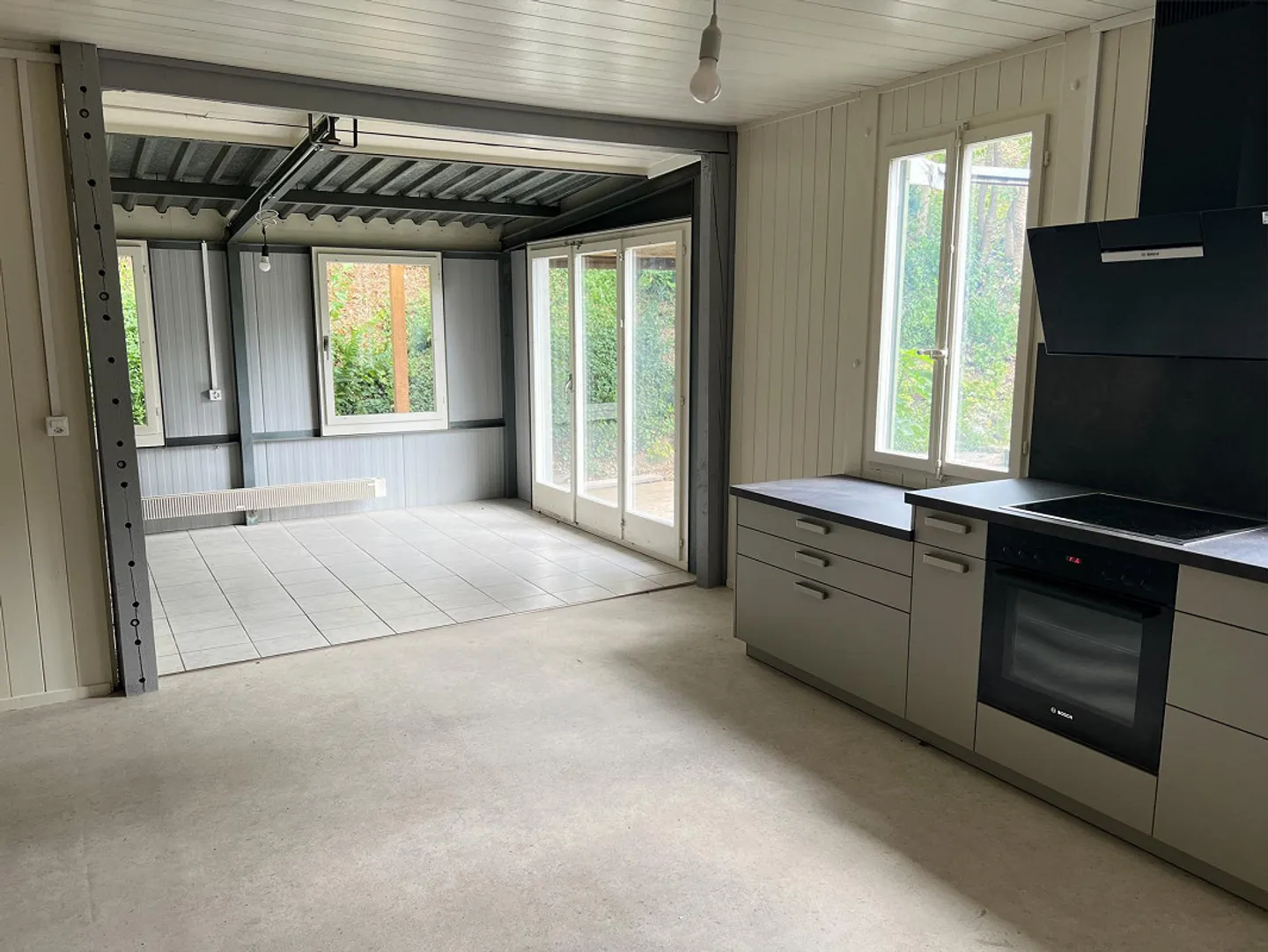 Grosszügige Wohnung in naturnaher Lage mit Wintergarten und Sitzplatz - Photo 2 of 13