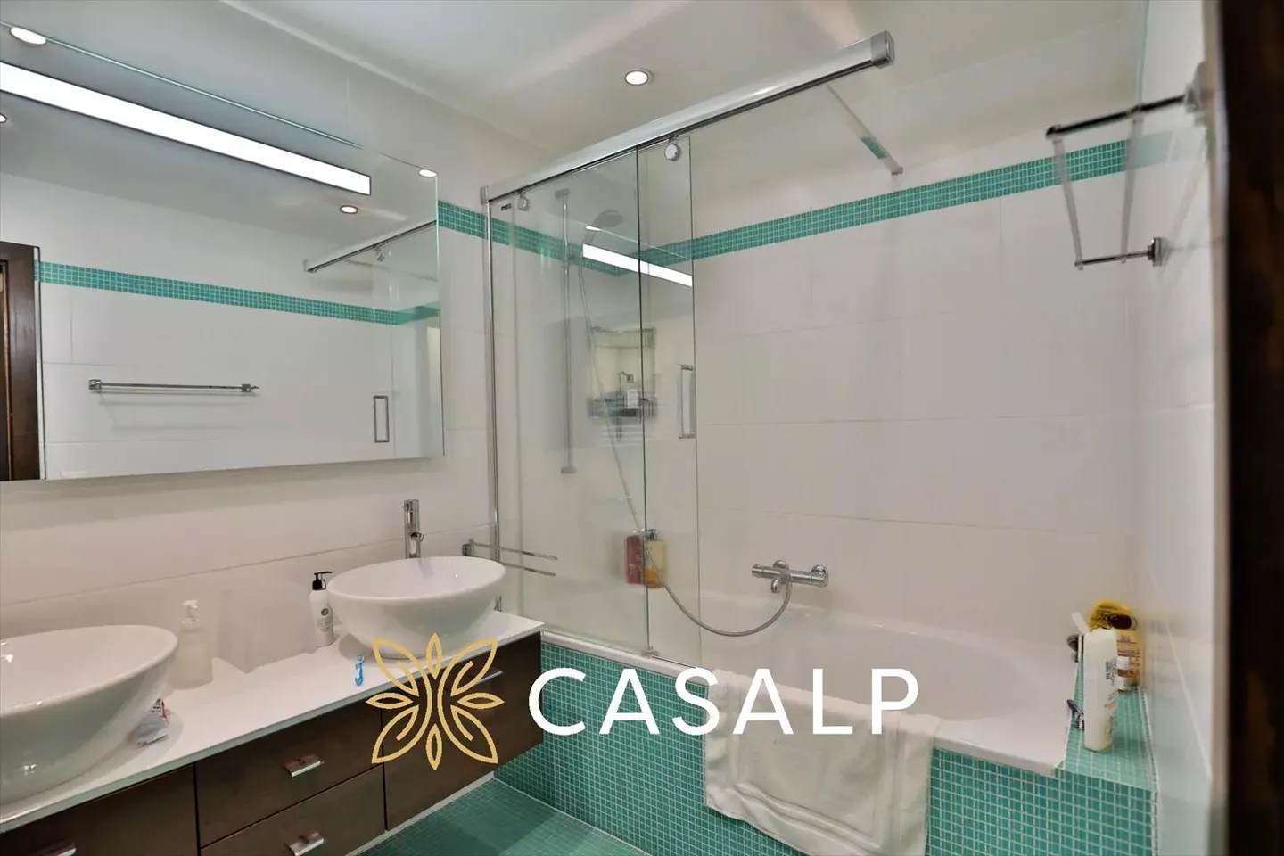 Affascinante chalet a metà con piscina a Mollens - Foto 10 di 13