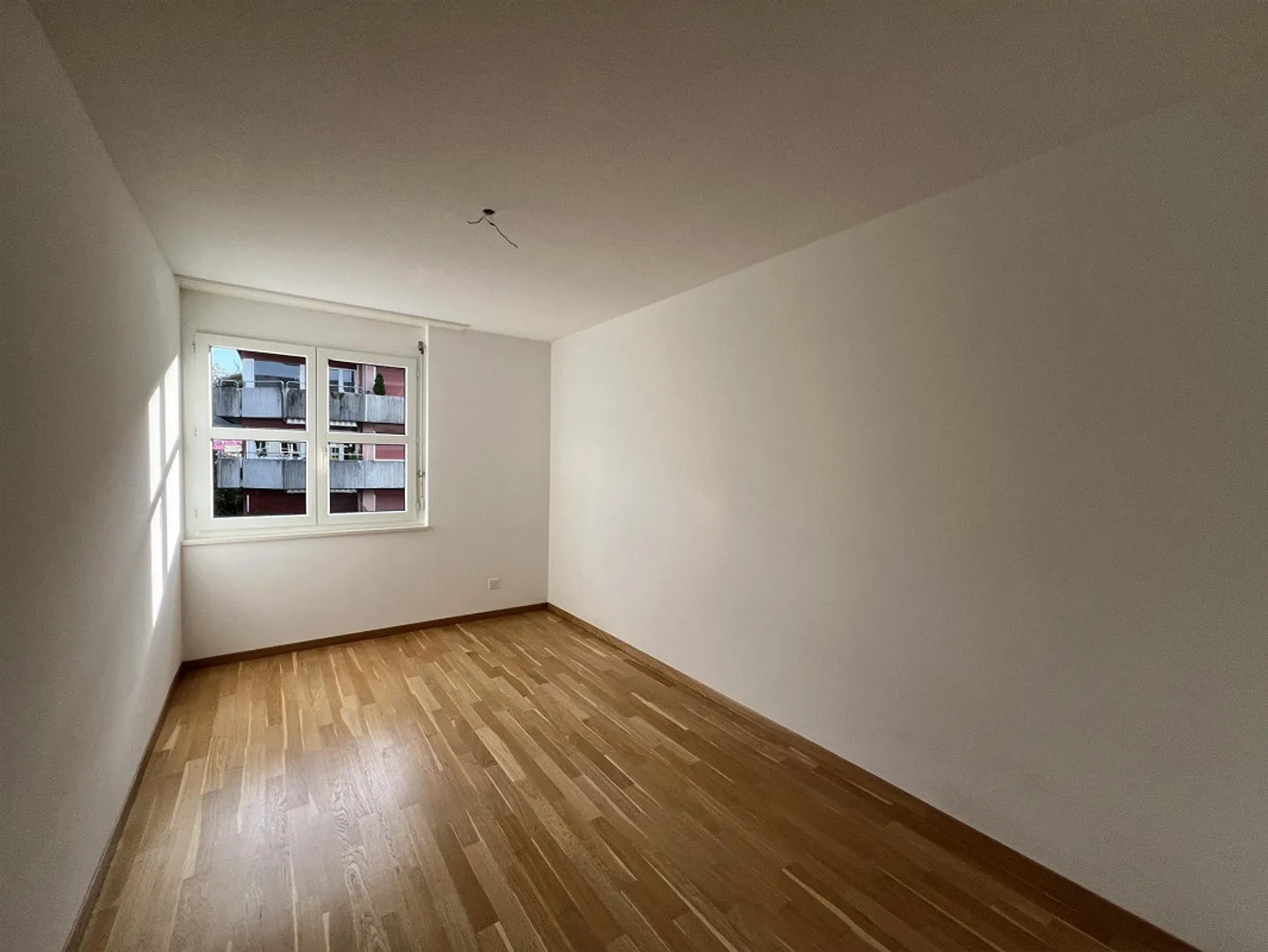 Appartamento tranquillo di 4,5 stanze nel verde - Foto 9 di 13