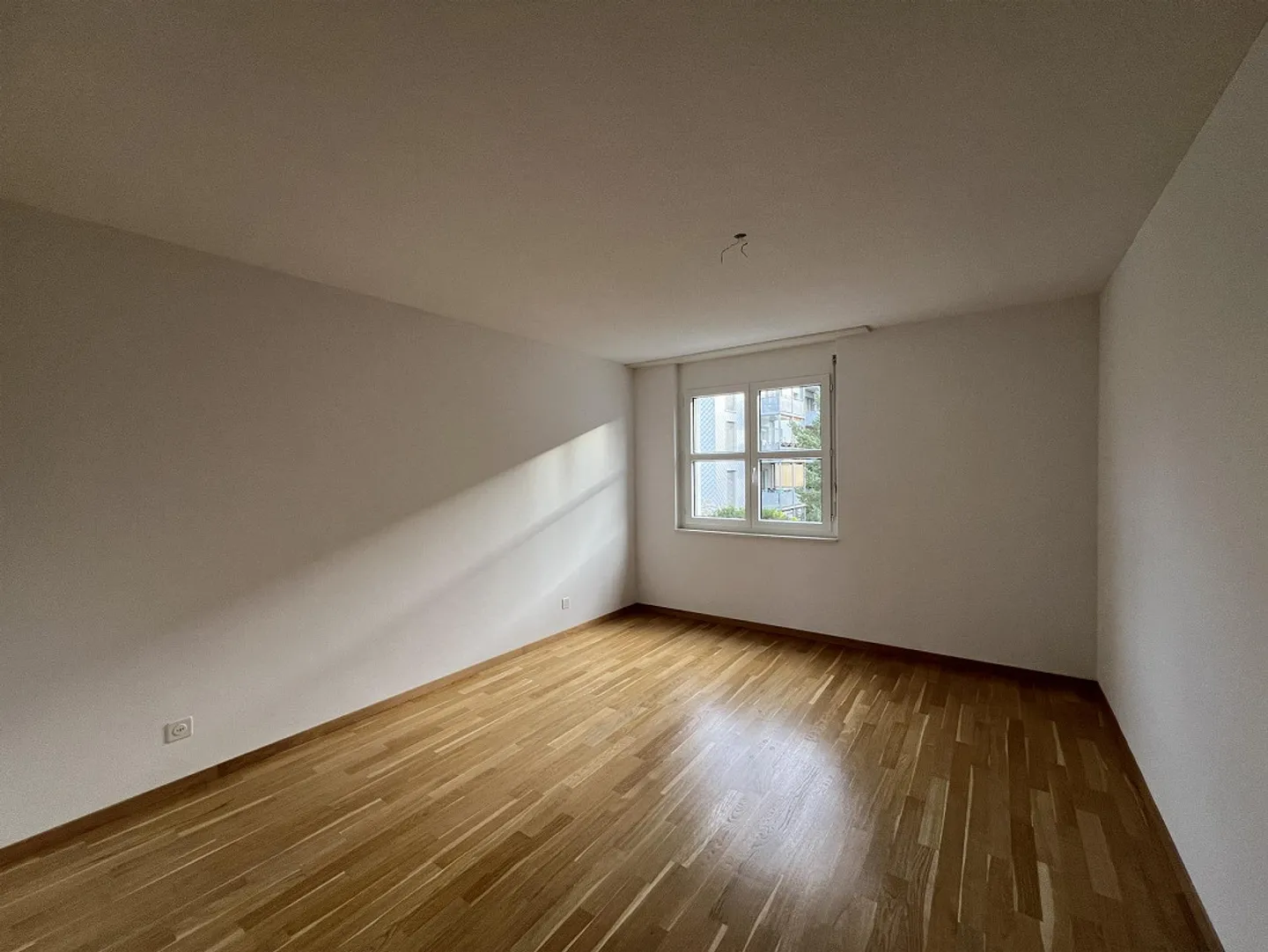 Appartamento tranquillo di 4,5 stanze nel verde - Foto 8 di 13