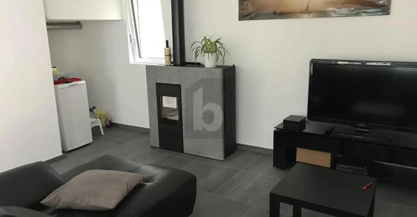 RENOVATED, MODERN IN A SUNNY AND QUIET AREA - Photo 3 of 5