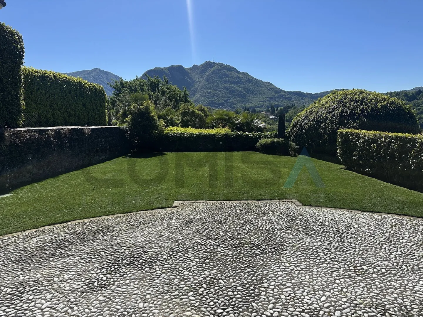 MUZZANO Charming Villa 6.5 rooms garden and lake view - Photo 1 of 5