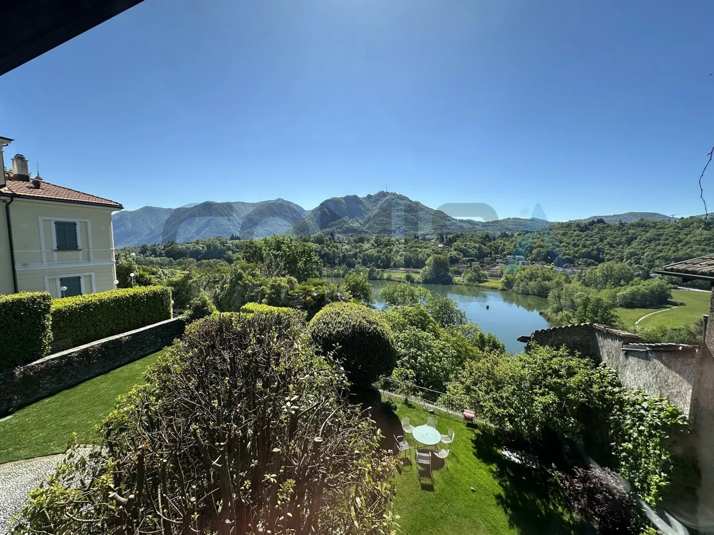 MUZZANO Charming Villa 6.5 rooms garden and lake view - Photo 2 of 5