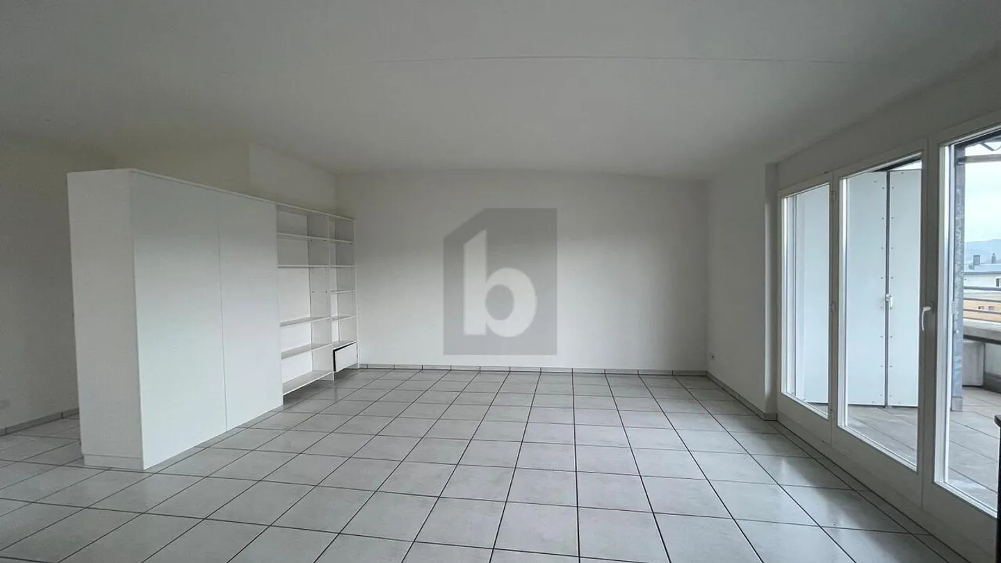 GROSSZÜGIG MIT BALKON UND WEITSICHT - Foto 3 von 6