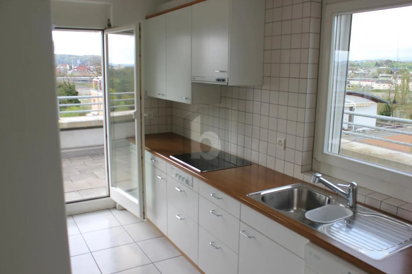 GROSSZÜGIG MIT BALKON UND WEITSICHT - Foto 4 von 6