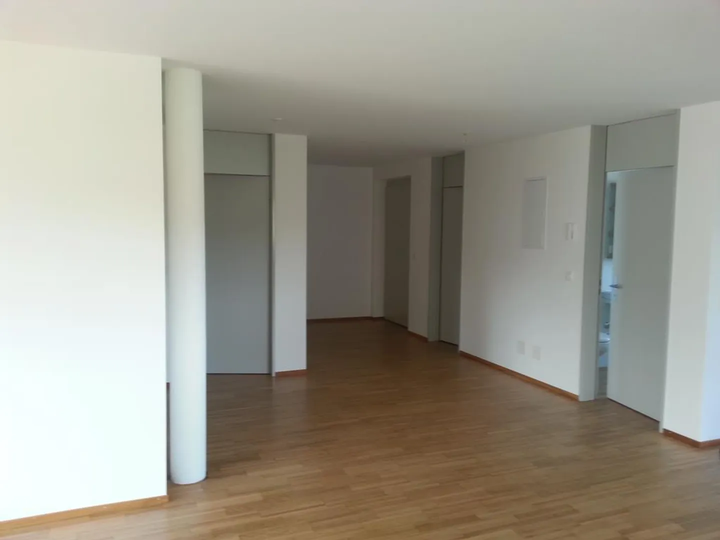 Bright, modern apartment with large balcony - Photo 5 of 11