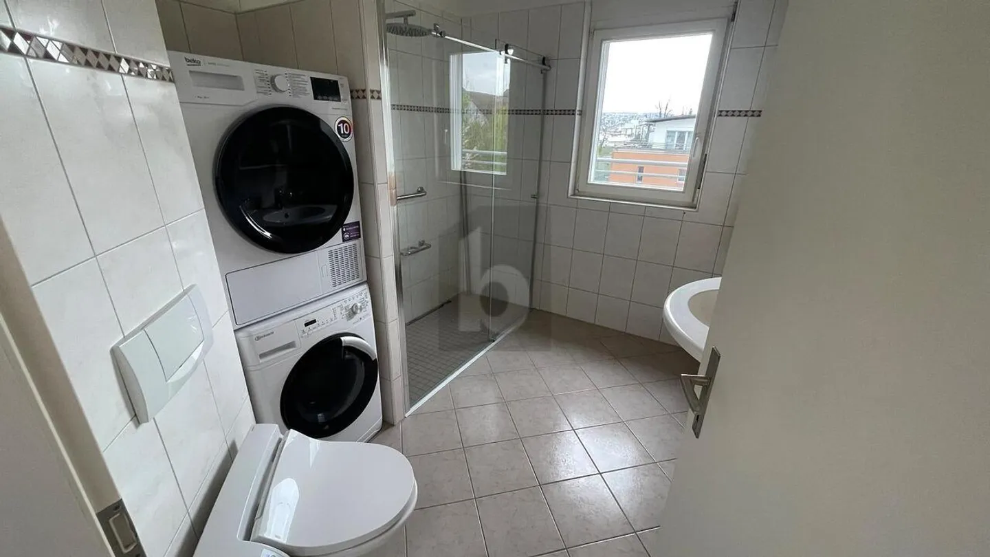 GROSSZÜGIG MIT BALKON UND WEITSICHT - Foto 5 von 6