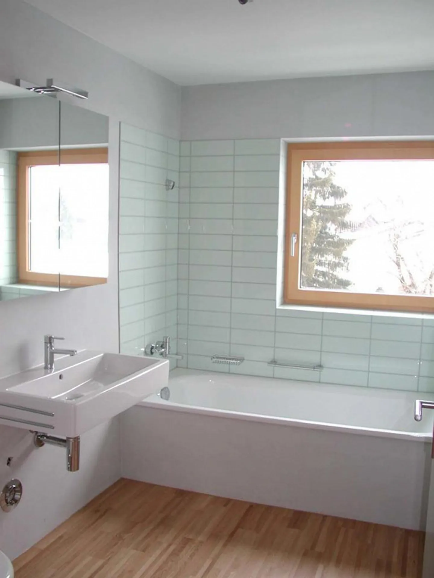 Bright, modern apartment with large balcony - Photo 8 of 11