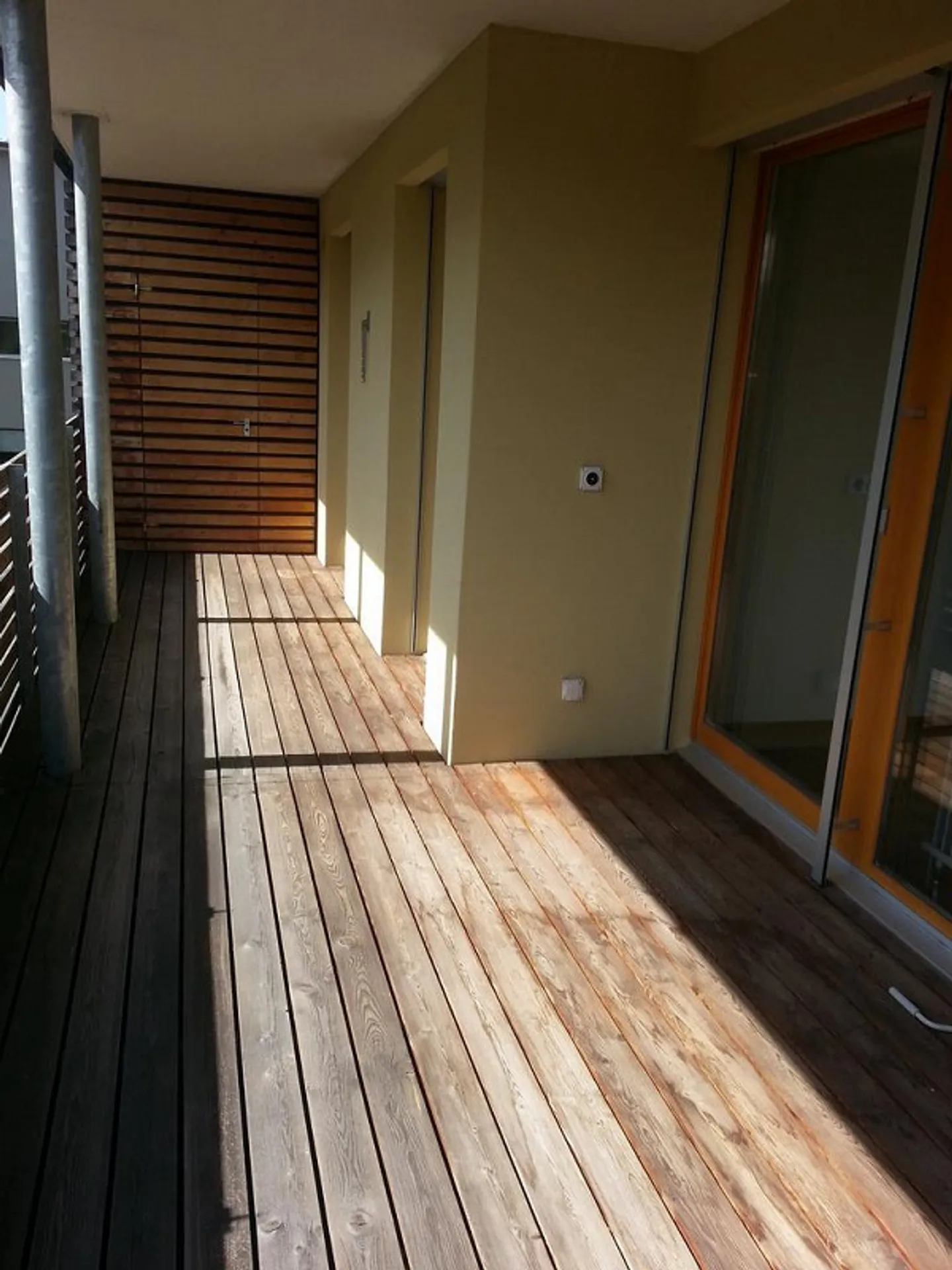 Bright, modern apartment with large balcony - Photo 10 of 11