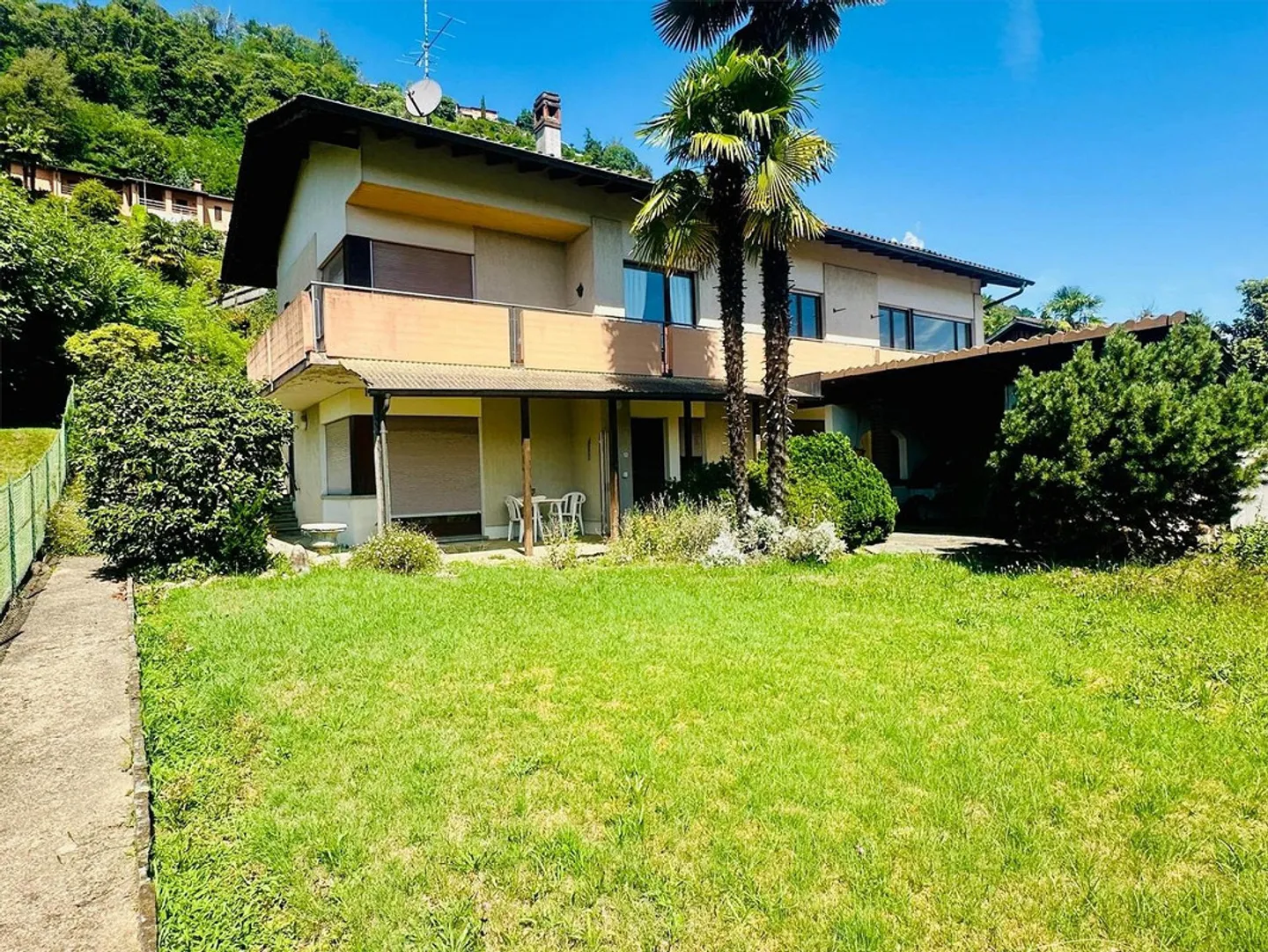 Maison bifamiliale avec jardin dans un quartier résidentiel à Agno à vendre - Photo 2 sur 10
