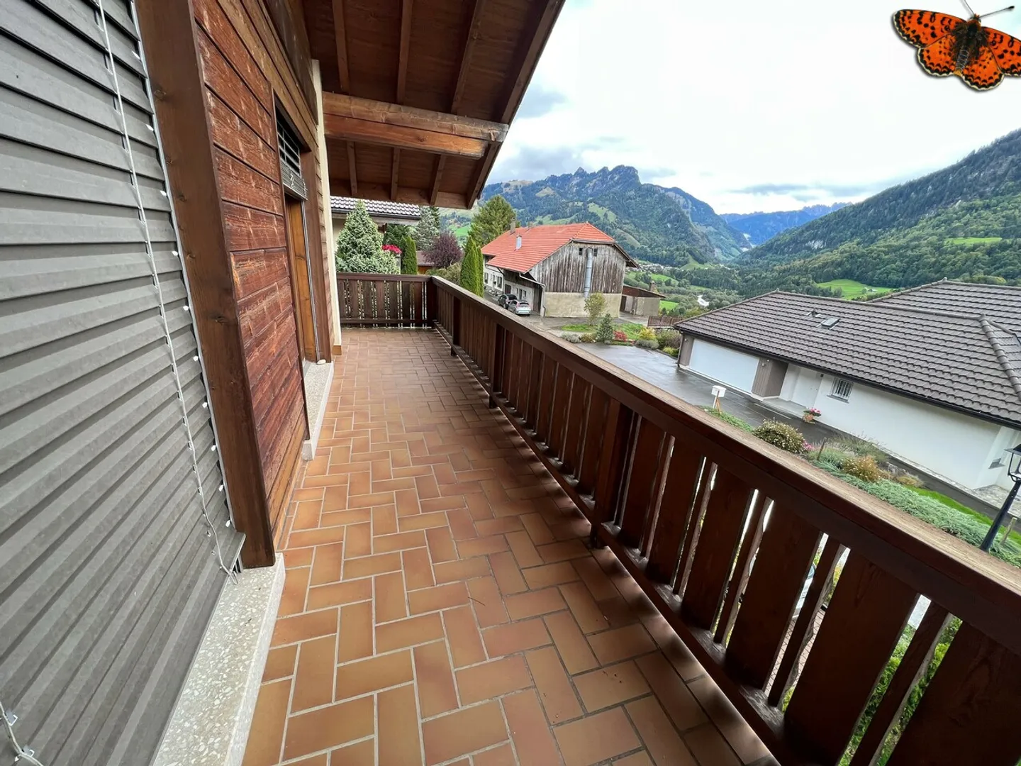 CHIC 3 ½ ROOMS RENOVATED - Large V-shaped balcony of 25m²! - Photo 2 of 11