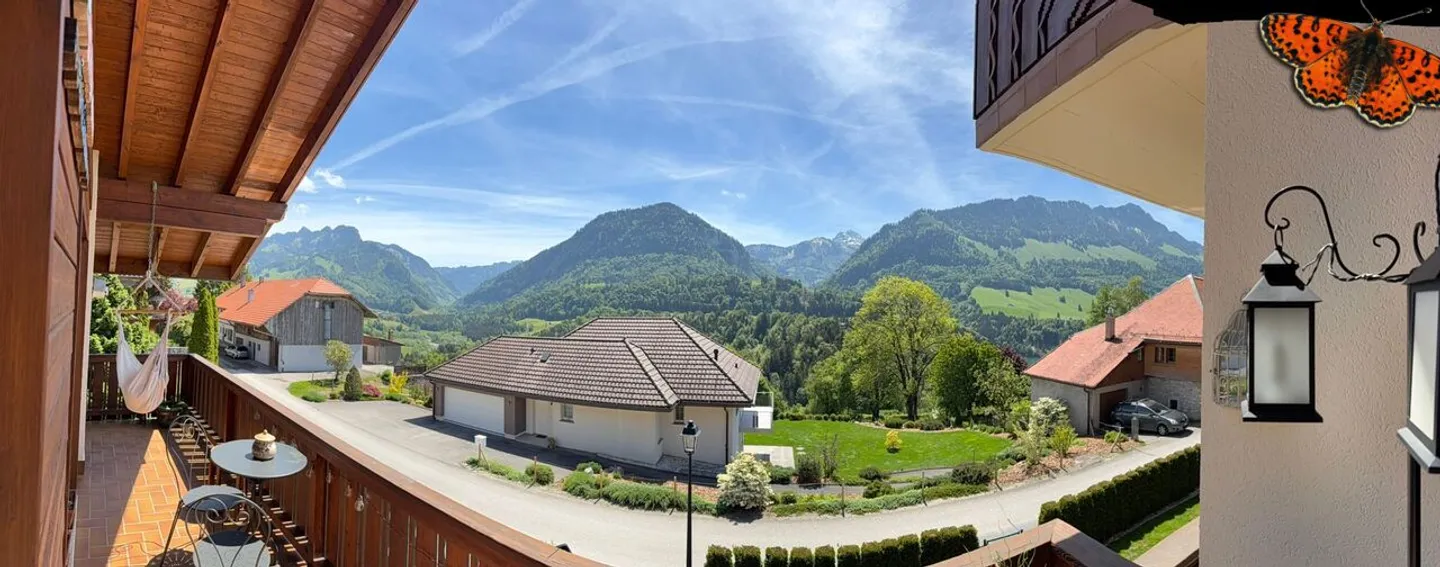 CHIC 3 ½ ROOMS RENOVATED - Large V-shaped balcony of 25m²! - Photo 8 of 11