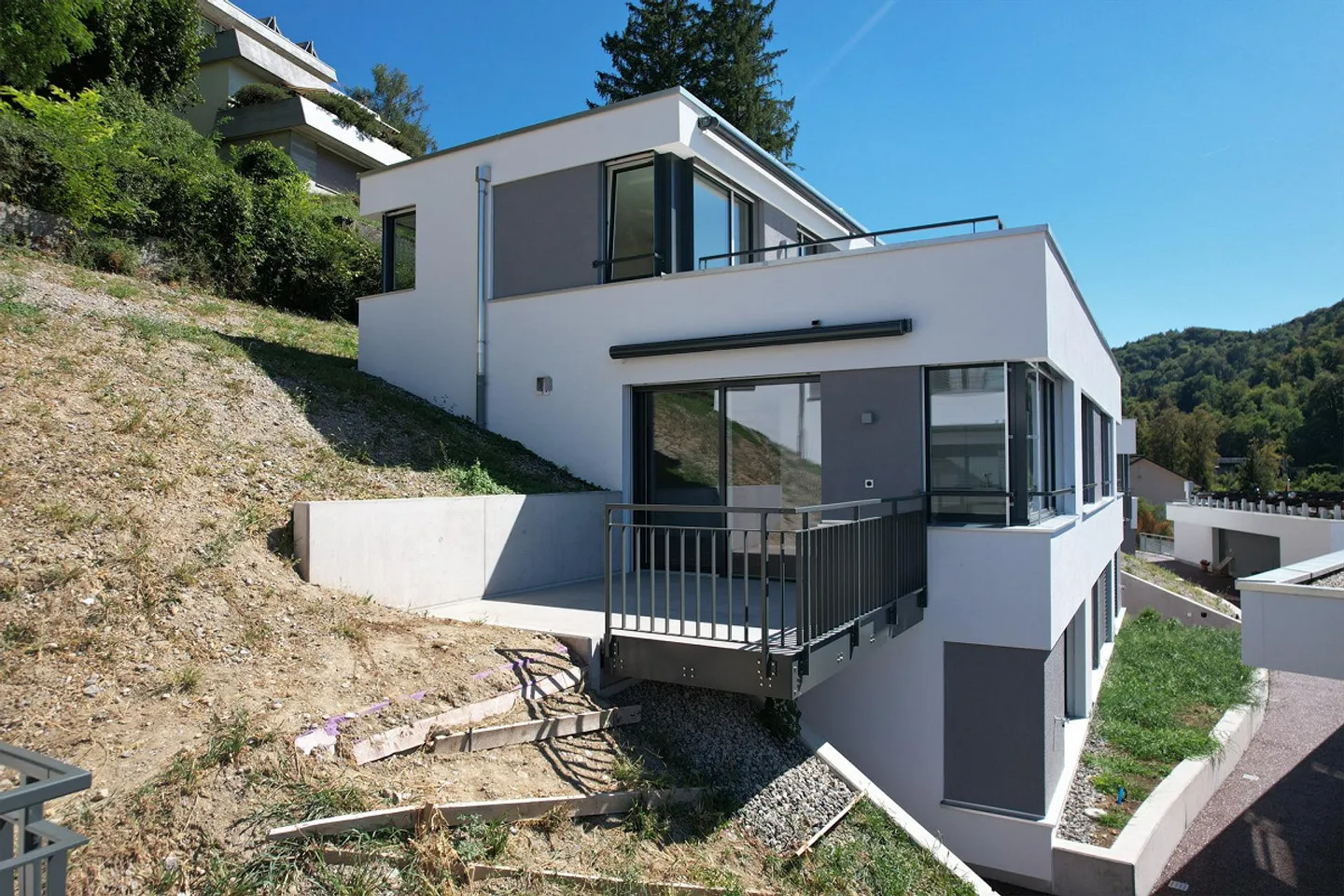 4.5-Zimmer-Doppeleinfamilienhaus an einzigartiger Hanlage - Foto 1 di 18