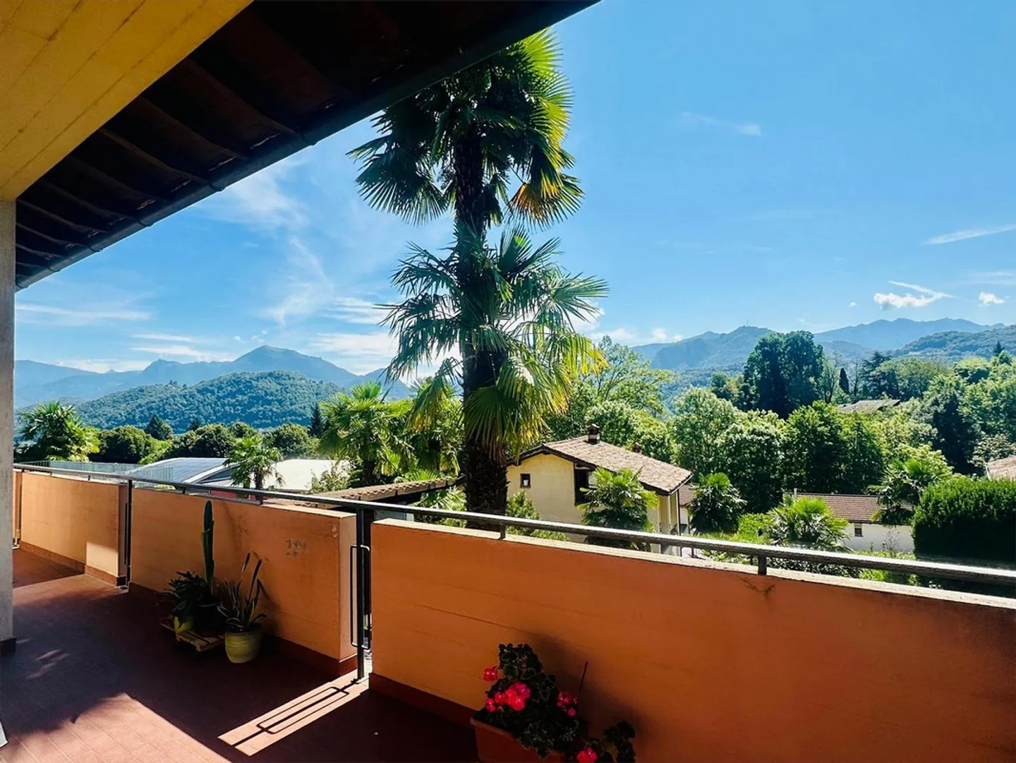 Maison bifamiliale avec jardin dans un quartier résidentiel à Agno à vendre - Photo 9 sur 10