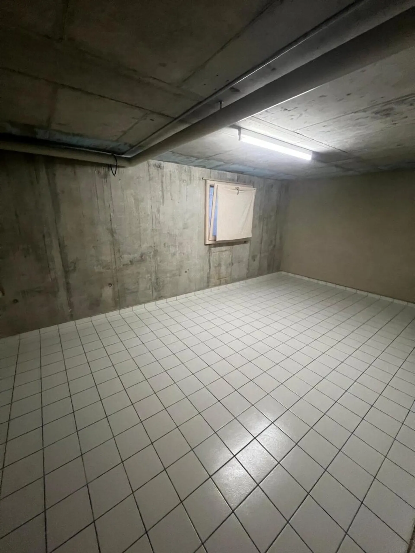 Broc / Local 16m2 au sous-sol - Photo 2 sur 2