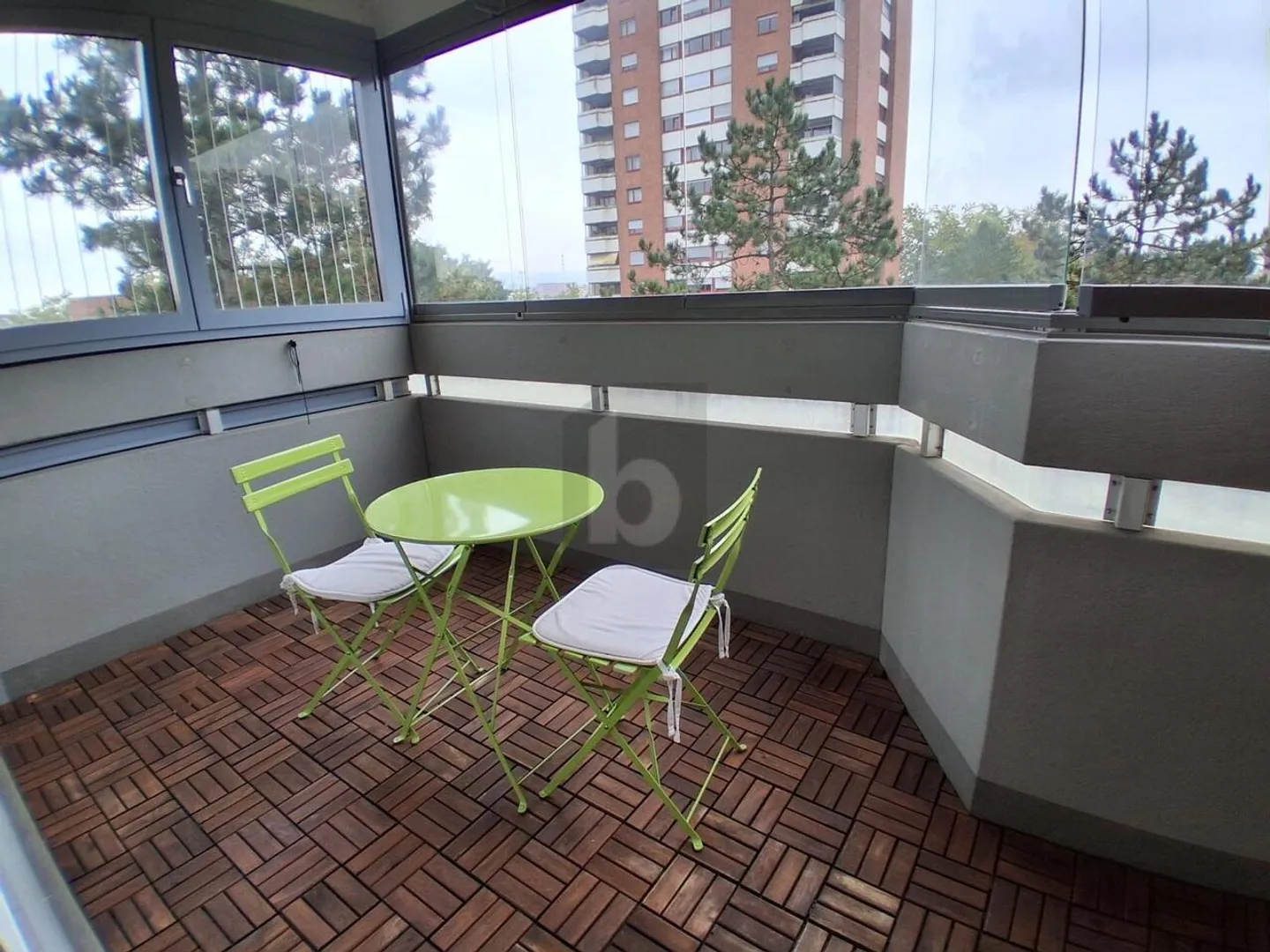 DANS UN EMPLACEMENT CENTRAL AVEC BALCON VITRÉ ! - Photo 1 sur 5