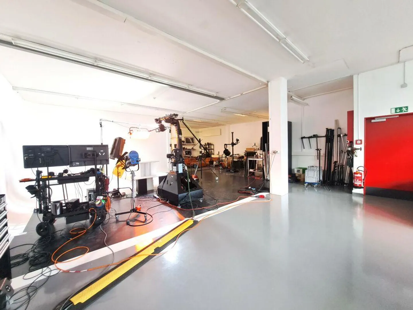 Attraktive Atelier- und Büroflächen direkt am Rhein - Foto 3 von 8