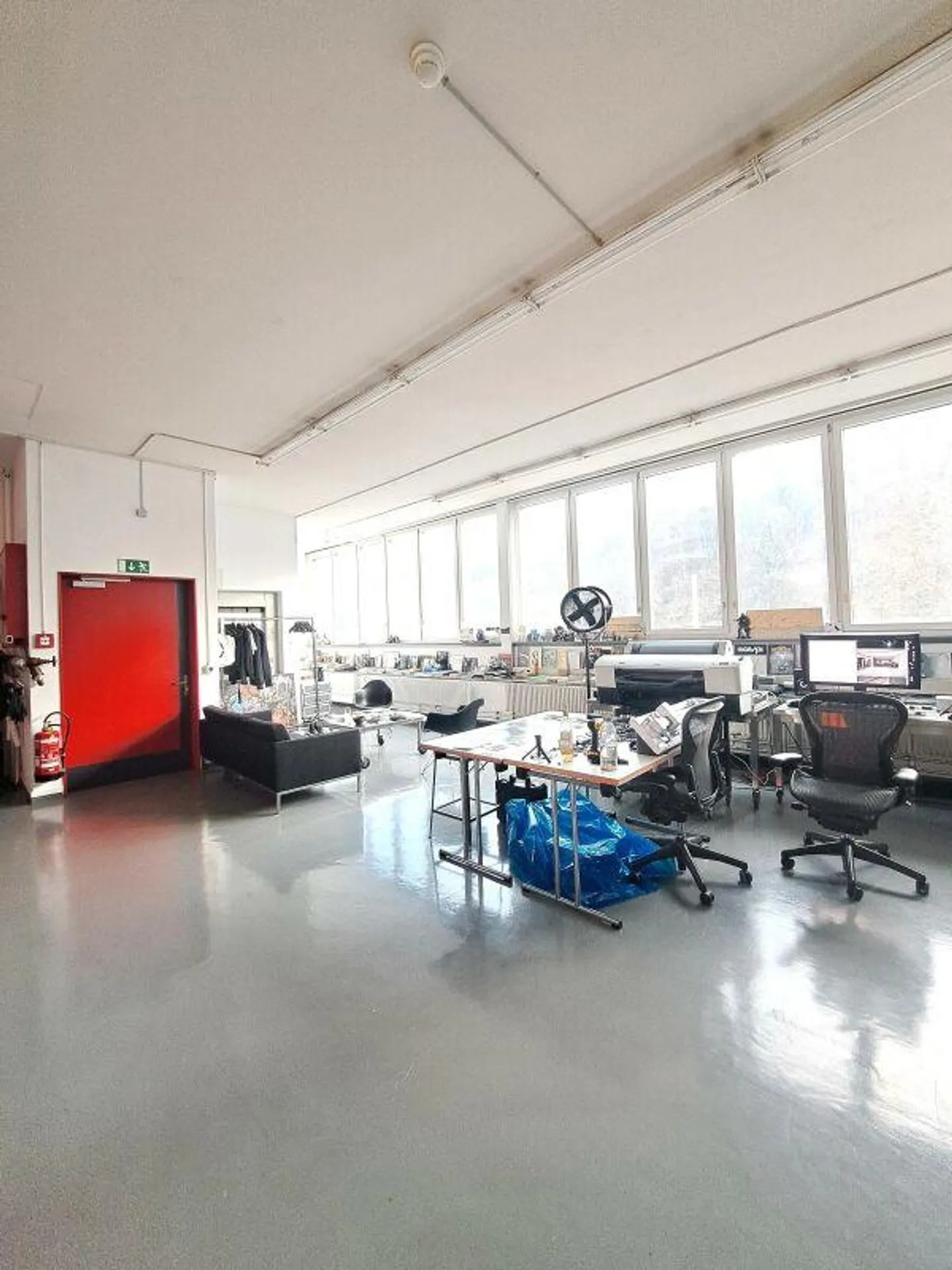 Attraktive Atelier- und Büroflächen direkt am Rhein - Foto 1 von 8