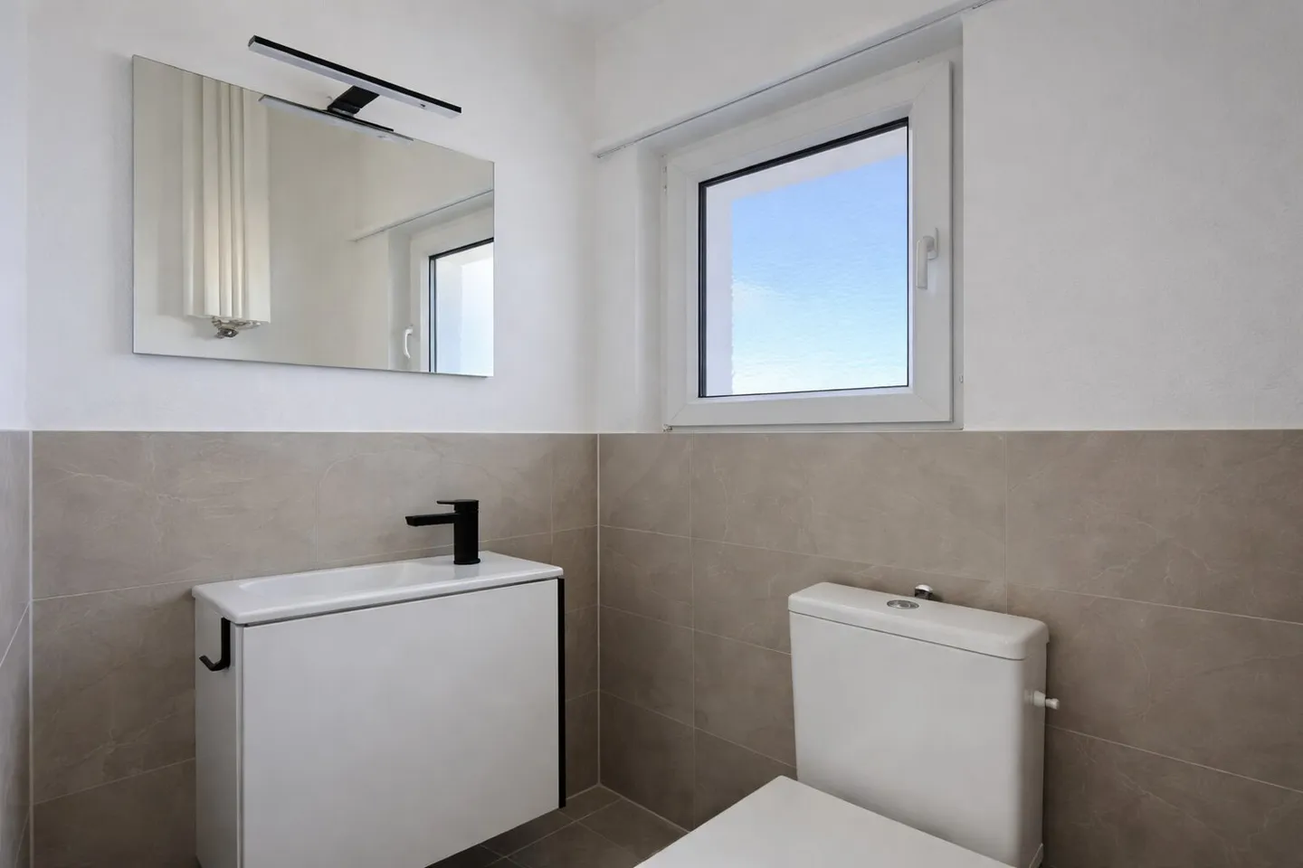 Maison individuelle avec beaucoup de potentiel - Photo 3 sur 13