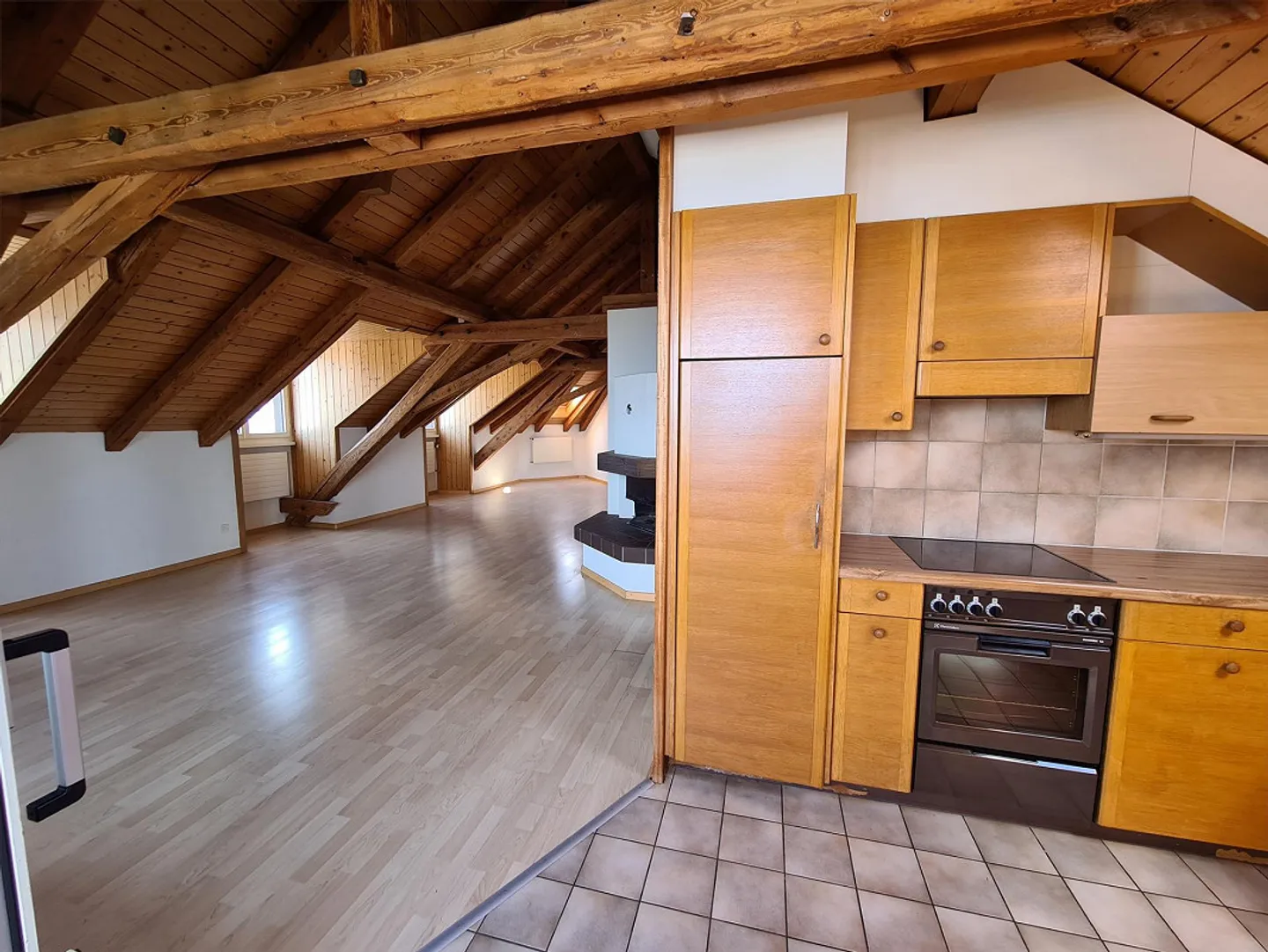 3.5-room attic apartment with fireplace and lake view - Photo 11 of 15
