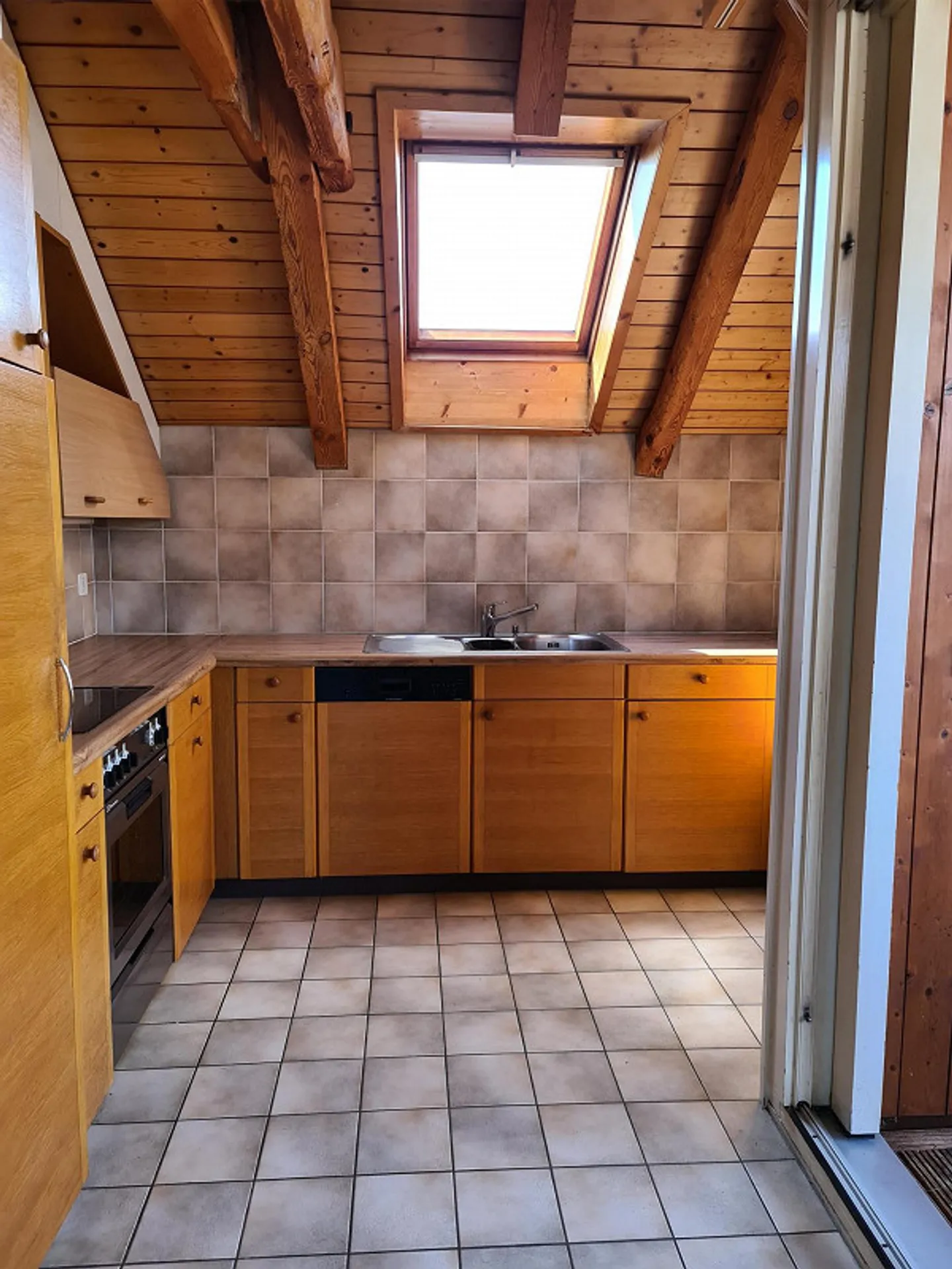 3.5-room attic apartment with fireplace and lake view - Photo 12 of 15