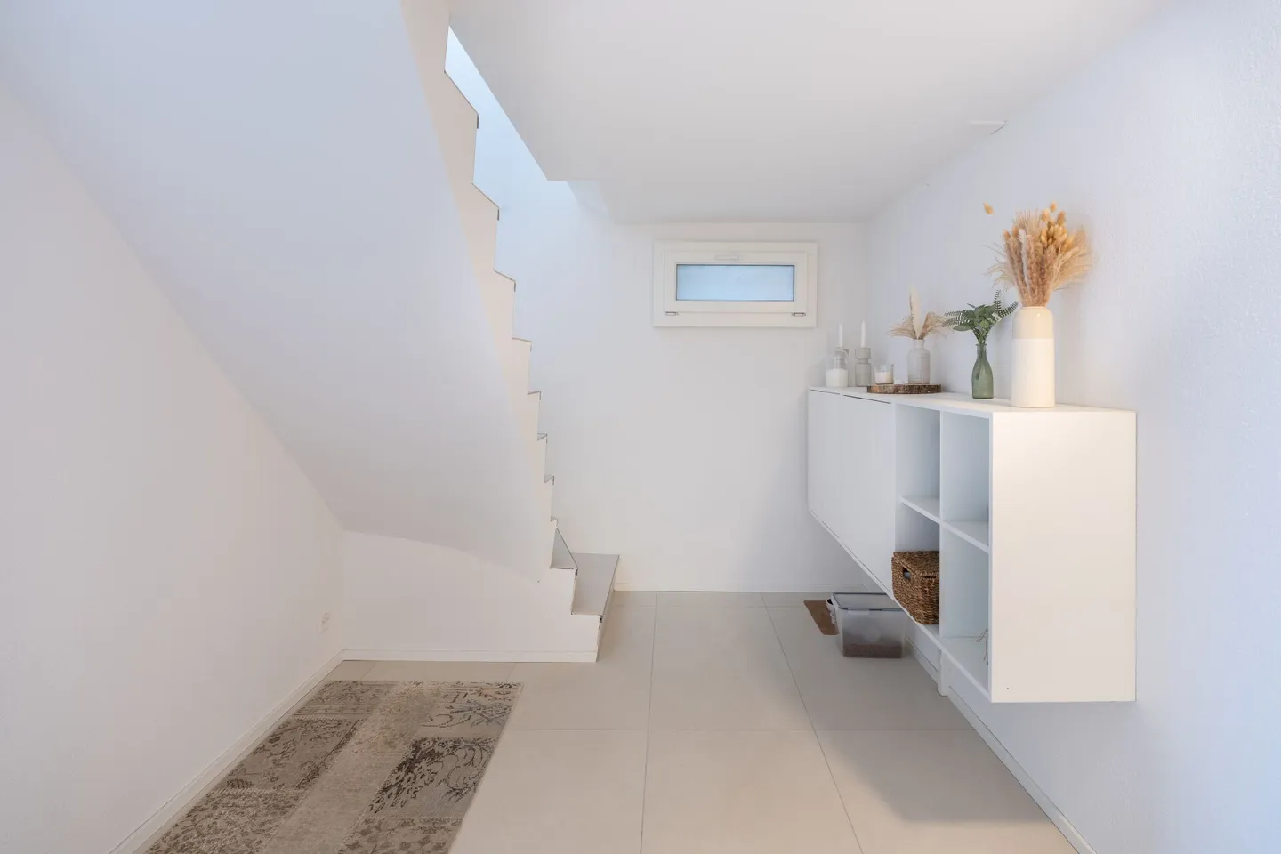 Detached single-family house with unobstructed views - Photo 2 of 16
