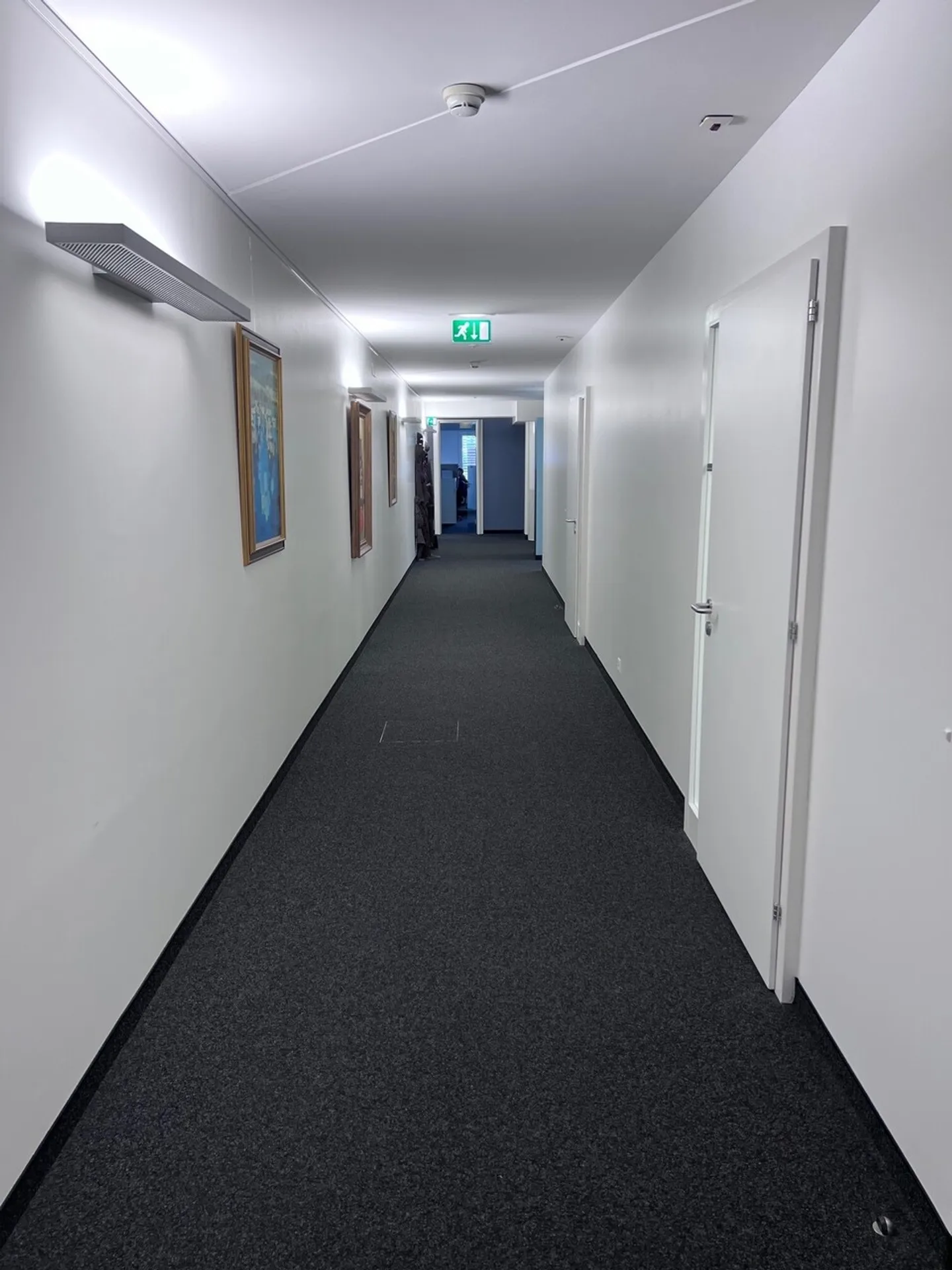 In affitto - 1.410 m² di uffici con deposito e parcheggi a Losanna - Foto 8 di 10