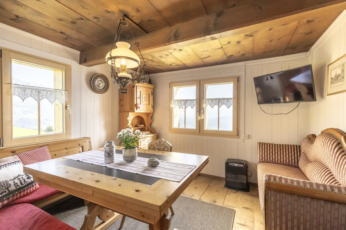 Charming Mountain Cabin - Panoramic Views, Nature and Pure Tranquility - Photo 2 of 8