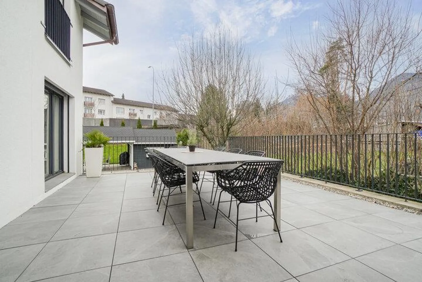 MAISON INDIVIDUELLE À BUCHS (SG) - COMPLÈTEMENT RÉNOVÉE EN 2022 AVEC UN GRAND JARDIN - Photo 6 sur 8