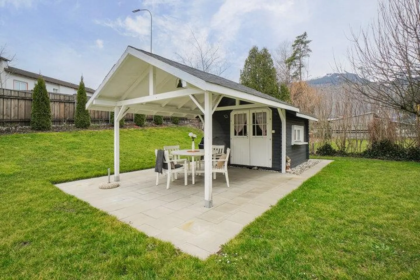 MAISON INDIVIDUELLE À BUCHS (SG) - COMPLÈTEMENT RÉNOVÉE EN 2022 AVEC UN GRAND JARDIN - Photo 8 sur 8