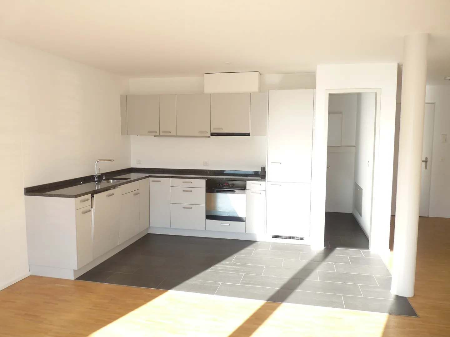 Au centre-ville avec une grande terrasse ! - Photo 3 sur 8