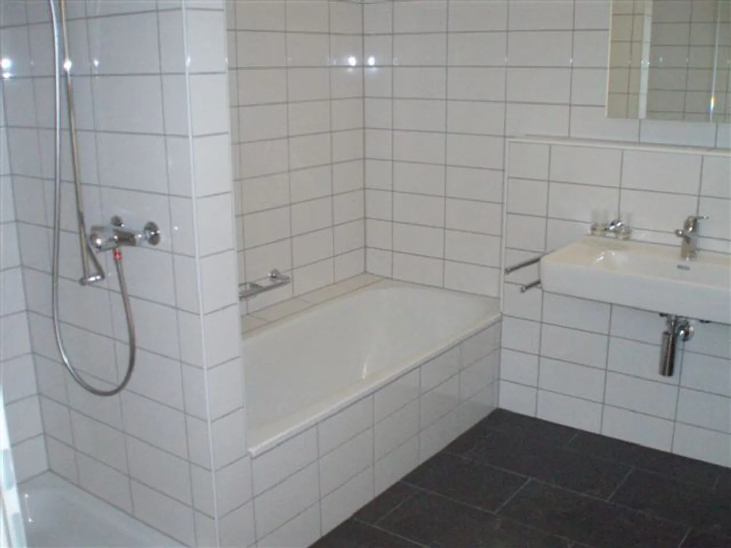 Au centre-ville avec une grande terrasse ! - Photo 4 sur 8