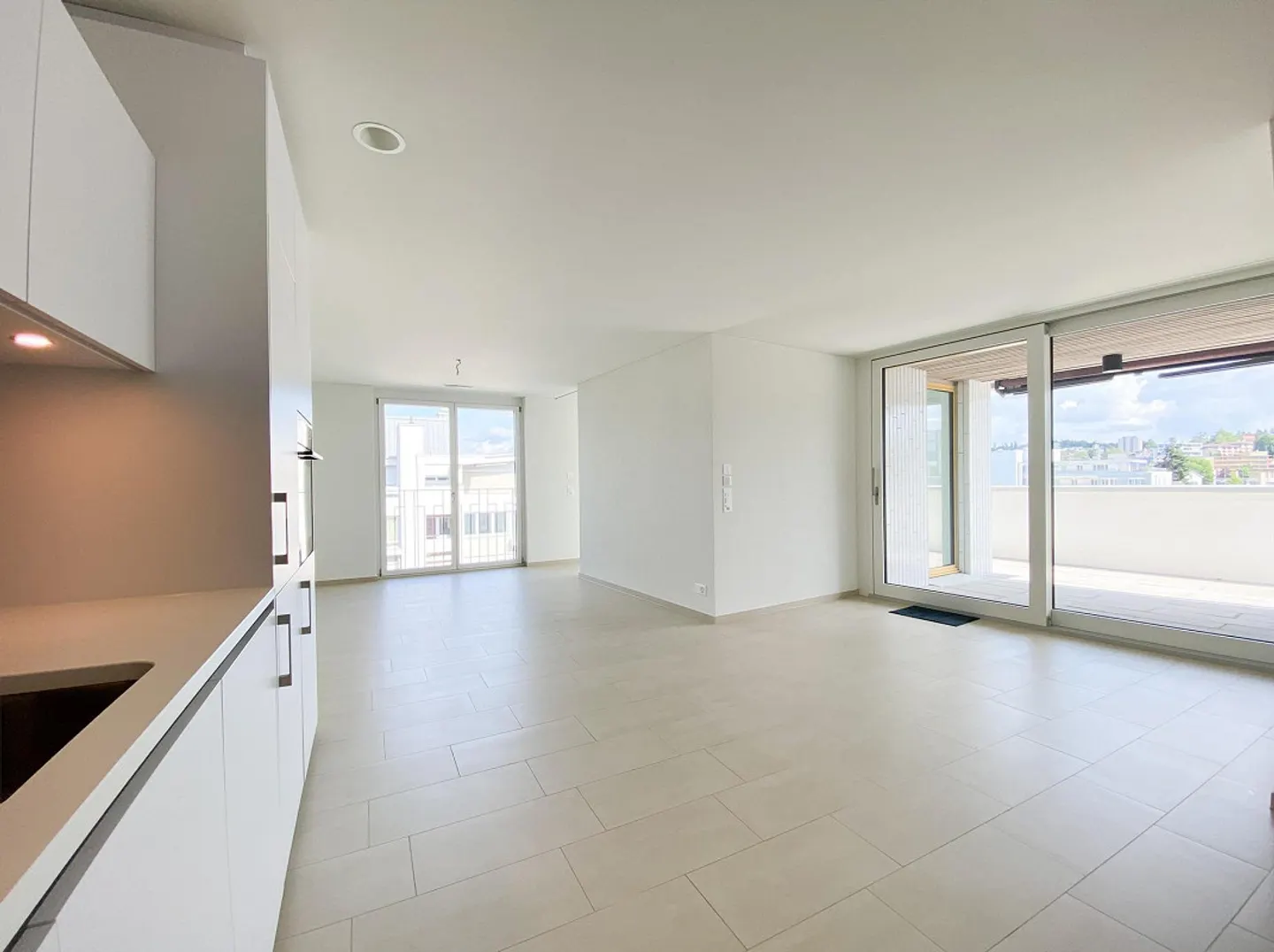 3.5 Room Apartment in Kloten - Photo 3 of 12