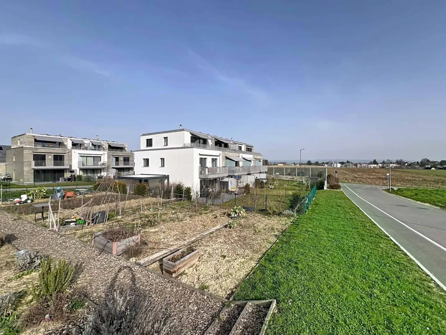 Modern Apartment with Lake View - Photo 2 of 11