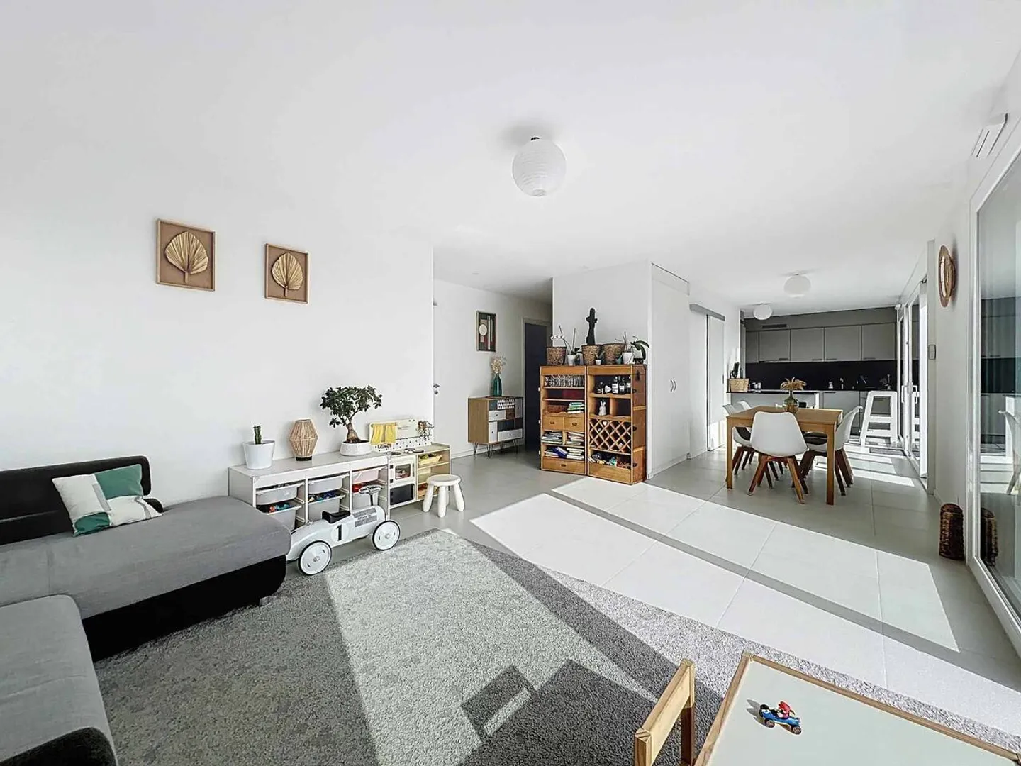 Modern Apartment with Lake View - Photo 7 of 11