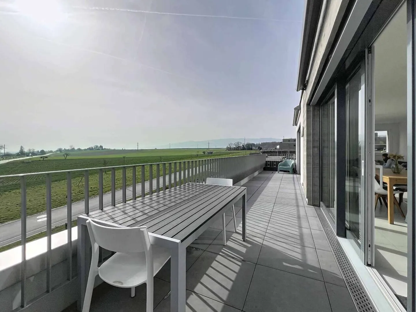 Modern Apartment with Lake View - Photo 8 of 11