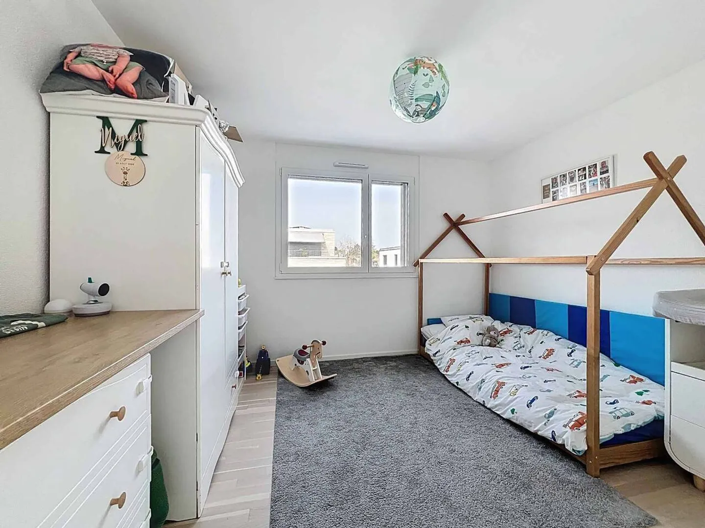 Modern Apartment with Lake View - Photo 11 of 11