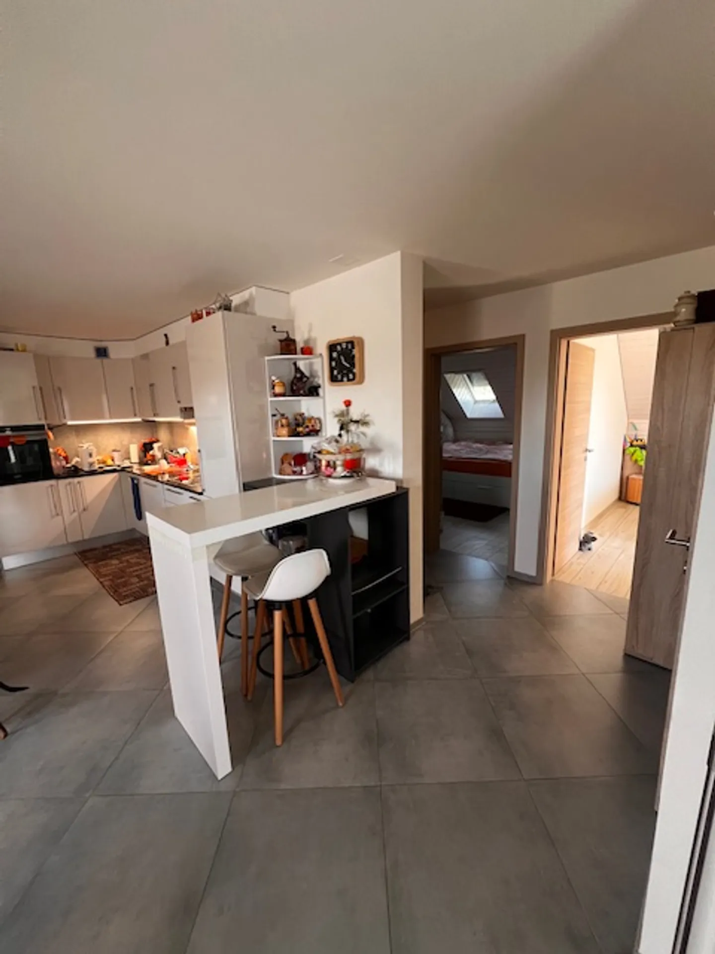 Appartement quasi neuf in Attika mit Terrasse in Villars-le-Terroir - Foto 8 von 14