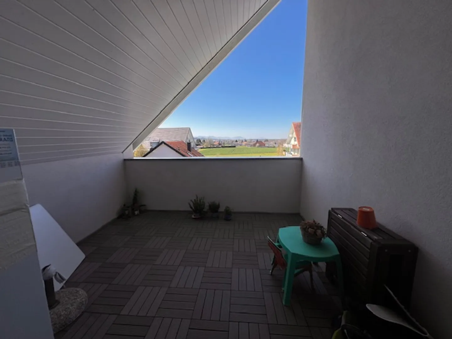 Appartement quasi neuf in Attika mit Terrasse in Villars-le-Terroir - Foto 9 von 14