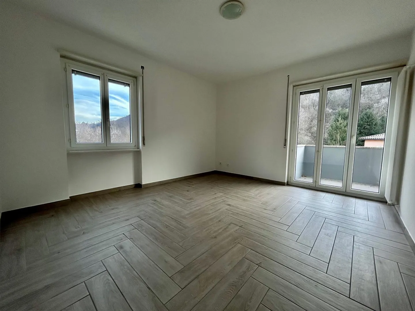 Fino a 3 mesi gratuiti 2.5 camere ristrutturate a Chiasso - Foto 3 di 10